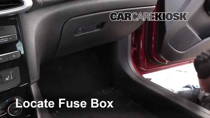 2017 Infiniti QX30 2.0L 4 Cyl. Turbo Fuse (Interior)